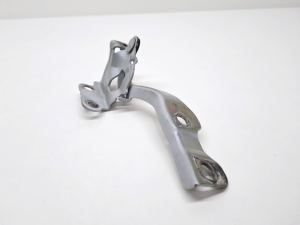  Engine cover hinge 