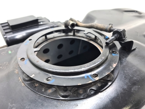  Fuel tank 