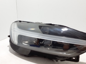 VOLVO XC60 (2017–2026) Phare avant 32420440 - 2