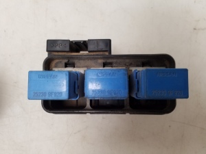 NISSAN Navara (2005–2015) Fuse boxes - 3