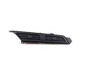Dashboard air vent grilles - 4KL820951