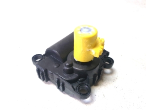 Hyundai Tucson (2015–2026) Salongi soojenduse klapi mootor D332LFDBA01 - 3