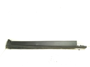   Schwellerverkleidung außen  - LJ8BR10154AAW 