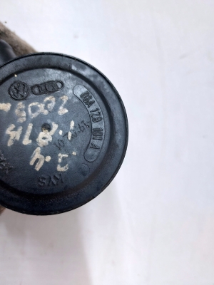 AUDI A4 B6 (2000–2005) Breather 06A129101A - 2