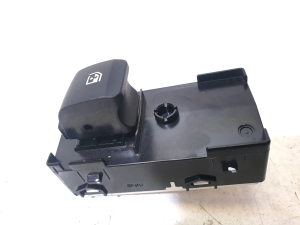 Front door glass switch - 93581N70504X