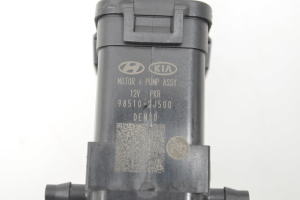 Kia Stonic I (2017–2026) Front windshield washer pump 985102J500 - 2