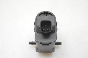 Kia Stonic I (2017–2026) Front windshield washer pump 985102J500 - 5