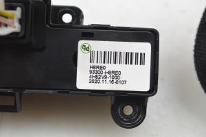Kia Stonic I (2017–2026) Parking system switch 93300H8RE0 - 2