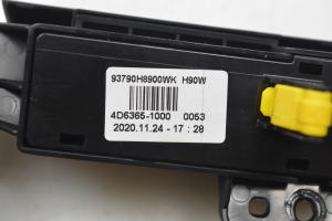 Kia Stonic I (2017–2026) Hazard light switch 93790H8900WK - 3