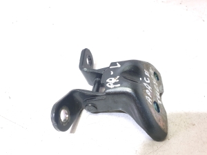 Hyundai Tucson (2015–2026) Front door lower hinge A046057 - 2