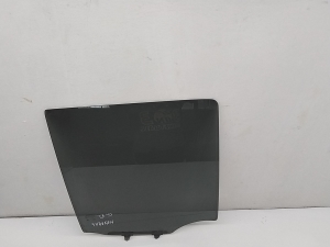 Aizmugurējo sānu durvju stikls - 823004JK1A