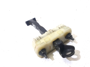 Hyundai Tucson (2015–2026) Rear door lock latch - 4