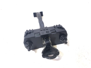 Hyundai Tucson (2015–2026) Front door lock latch - 3