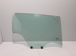   Vitre de porte latérale arrière  - 823006048R 
