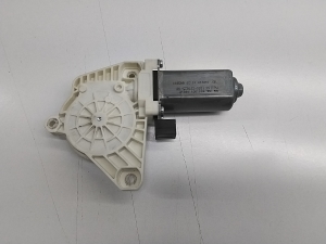 Volkswagen Tiguan (2017–2026) Front door window regulator motor 5Q4959802E - 5
