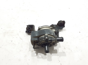 Zusatzwasserpumpe - 215815MP1A
