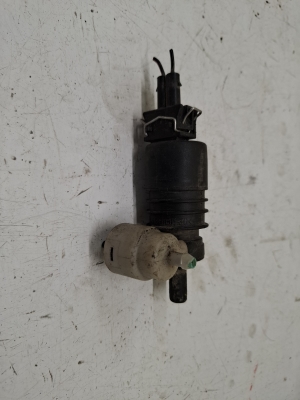 Volkswagen Golf V (2003–2009) Front windshield washer pump PA6GBGF30 - 2