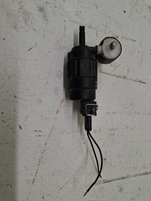 Saab 9-5 (1997–2010) Front windshield washer pump 090586632 - 2