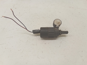 Saab 9-5 (1997–2010) Front windshield washer pump 090586632 - 2