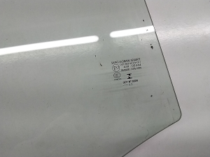 VOLVO V40 (2012–2019) Rear side door glass 31386767 - 5