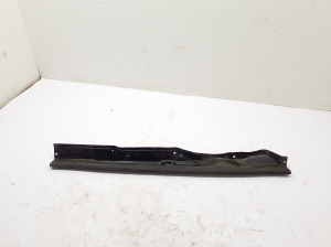   Grille d’auvent (garniture du mécanisme d’essuie-glace)  - 668424823R 