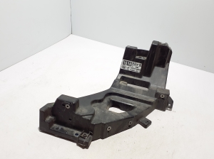Headlight bracket - 1043357