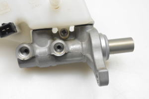Kia Stonic I (2017–2026) Brake master cylinder - 4