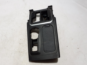   Salongi konsooli muu osa  - 684308048R 