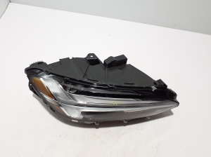 VOLVO S90 (2016–2026) Esituli 31446505 - 2