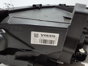 VOLVO S90 (2016–2026) Esituli 31446505 - 7