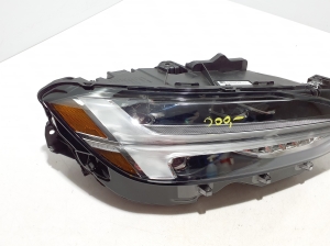 VOLVO S90 (2016–2026) Esituli 31655793 - 6