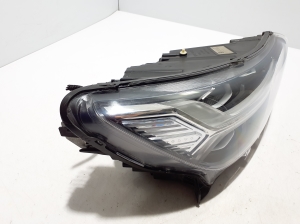 VOLVO XC40 (2017–2026) Headlight 32133578 - 4