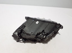 VOLVO XC40 (2017–2026) Headlight 32133578 - 5