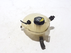 VOLVO XC40 (2017–2026) Coolant reservoir 31439768 - 2