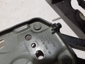 VOLVO XC40 (2017–2026) Hood hinge 31356752 - 2