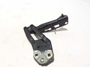 VOLVO XC40 (2017–2026) Hood hinge 31356752 - 3