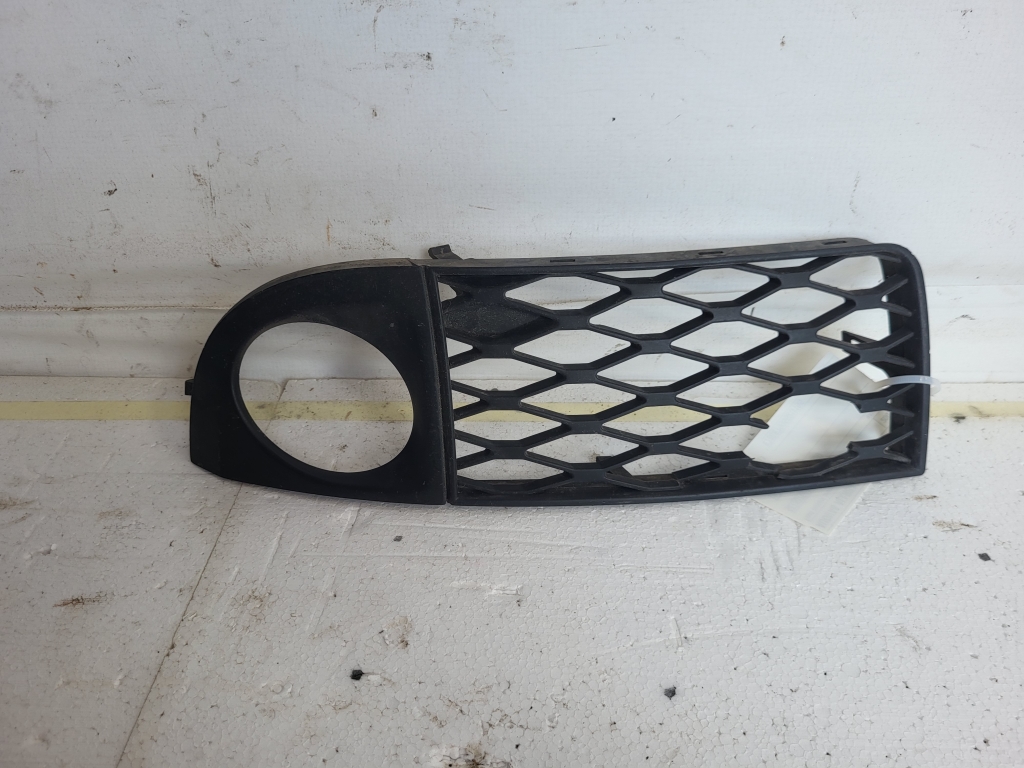 AUDI A6 ALLROAD C5 (2000–2005) Front bumper lower grille 4Z7807681 AUDI A6 ALLROAD C5 (2000–2005) Front bumper lower grille 4Z7807681