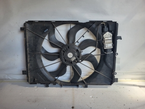 Mercedes Benz B-Class 246 (2011–2017) Dzesēšanas ventilators un tā daļas 0130308425 - 3