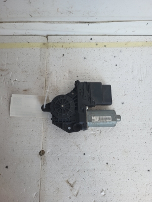 Rear side door window regulator motor - 5M0839401A