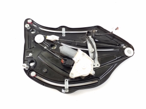 Mercedes Benz E-Class W207 (2009–2017) Rear fork windscreen lifter A2076701503 - 3