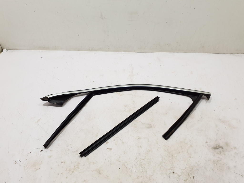 Mercedes Benz GLC-Class 253 (2015–2019) Esiukse tihenduskumm A2537257300 Mercedes Benz GLC-Class 253 (2015–2019) Esiukse tihenduskumm A2537257300