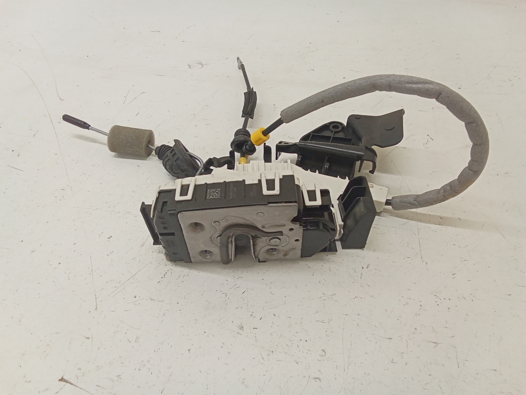 Mercedes Benz C-Class 204 (2007–2014) Esiukse lukk A0997200435 Mercedes Benz C-Class 204 (2007–2014) Esiukse lukk A0997200435