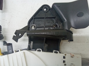 Mercedes Benz C-Class 204 (2007–2014) Esiukse lukk A0997200435 - 2