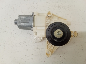 Mercedes Benz C-Class 204 (2007–2014) Front door window regulator motor A2048200242 - 2