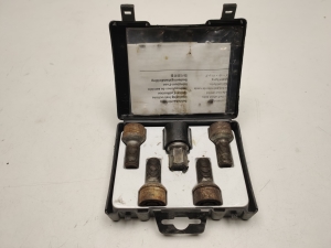 Mercedes Benz E-Class W212 (2009–2015) Locking wheel bolts B66470155 - 4