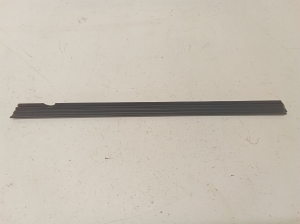 Mercedes Benz C-Class 204 (2007–2014) Esiukse klaasi sisemine liist A20472501 - 3