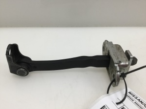 Rear side door opening limiter