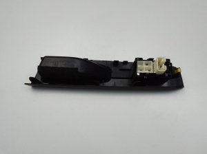 TOYOTA Yaris (2011–2020) Rear side door window switch 742710D400 - 2