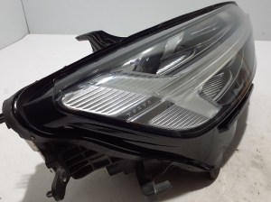 VOLVO V60 (2018–2026) Esituli 32273038 - 5