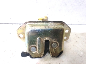 Trunk lid lock - 4H16